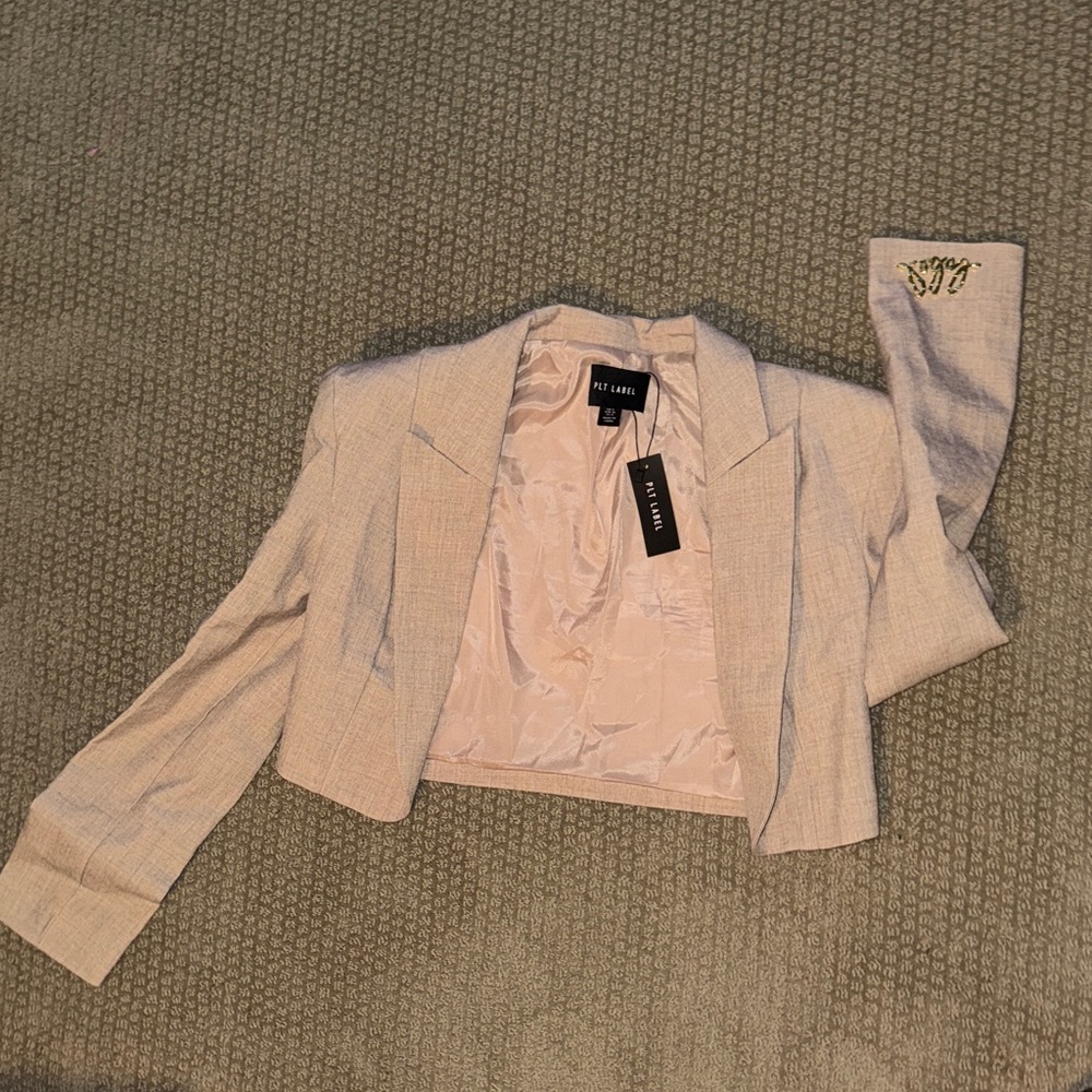 PrettyLittleThing Light Beige Cropped Blazer